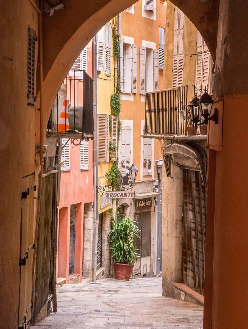 Visit the town of Grasse with Le Mas des Amandiers, bed and breakfast in Vence